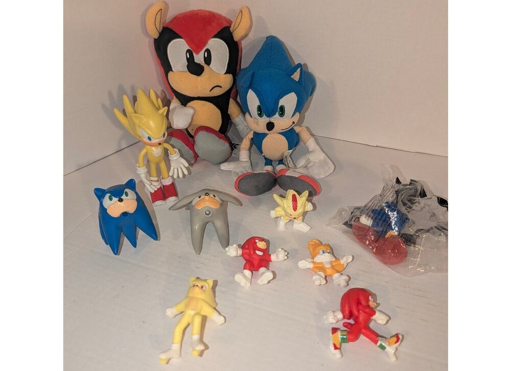 Mixed Lot Vintage Modern Sega Sonic the Hedgehog Collectible ToysToys
